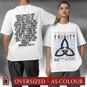 Camiseta cristiana con gráfico urbano, versículo bíblico de Triquetra, linda camiseta de gran tamaño con estampados cristianos del año 2000, regalos de bautismo de la Trinidad de los padrinos