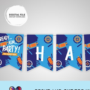 Könnte beinhalten: Ein druckbarer Banner für eine Party mit einem blauen und orangenen Farbschema. Der Banner sagt "Ready... Aim... Party! You cannot dash" und "Happy". Der Banner ist mit Zielscheiben und Pistolen verziert.