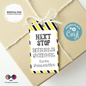 Bearbeitbare Next Stop Mittelschule Karten Tags | Geschenkanhänger für die Schule | Letzter Tag der Grundschule | Fünfte Klasse | schwarz und gelb #SCH1
