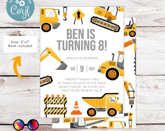 Puede incluir: Una invitación de cumpleaños imprimible con temática de construcción para un niño que cumple 8 años. La invitación presenta un fondo blanco con vehículos de construcción amarillos y el texto "¡Ben cumple 8 años!"  Únete a nosotros para celebrar Sáb 9 Julio. Veinte Veinte Dos a las tres de la tarde Casa de mamá, 321 Stony Ave. RSVP a mamá antes del 7.6.22.