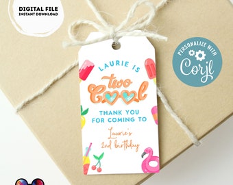 Può includere: Un'etichetta bianca stampabile con un'illustrazione colorata di un ghiacciolo, un salvagente a forma di fenicottero e un limone. Il testo sull'etichetta recita "Laurie is two cool" e "Thank you for coming to Laurie's 2nd birthday".