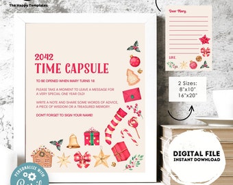 Puede incluir: Una cápsula del tiempo navideña imprimible con una media a rayas rojas y blancas, bastones de caramelo, una casa de jengibre y otras decoraciones festivas. El texto dice "2042 Time Capsule" y "Para abrir cuando Mary cumpla 18 años".