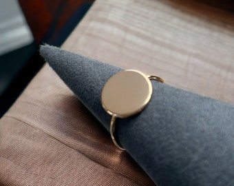 Signet Ring in 18 karat Round Rose Gold, a classic piece for Men and Women