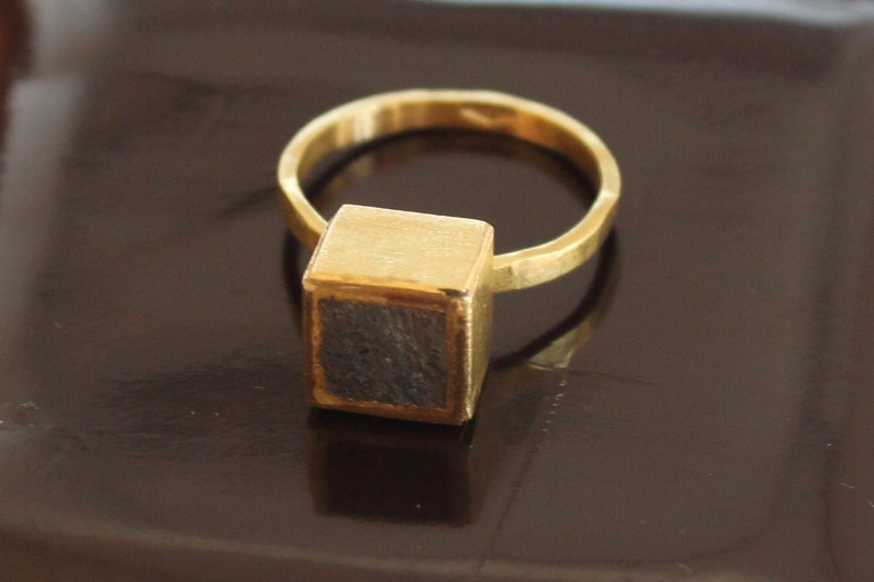 Beton Ring, 18k handgemachtes Massivgold, Geometrisch und Architekten Ring, etruskisch inspirierter unpolierter Goldring Bild 3