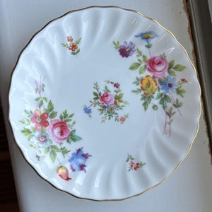 Porcelaine en pierre de 4,25 pouces Minton - Motif Marlow - Assiette