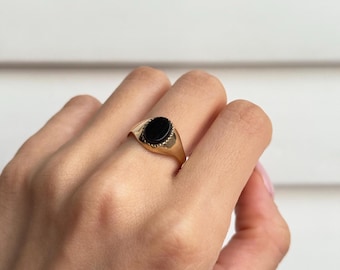 1985 Vintage 9k English Onyx Signet Ring US size 6.25