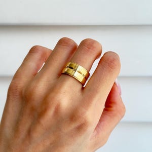 Vintage 14k Floral Wide Band US size 5.25