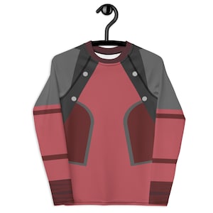 以下が含まれることがあります： ユニークなデザインの長袖シャツ。 シャツは、襟と肩のディテールを含む、赤色のボディにグレーと黒のアクセントが特徴です。 袖にはグレーと赤のストライプ模様があります。 シャツは黒いハンガーにかかっています。