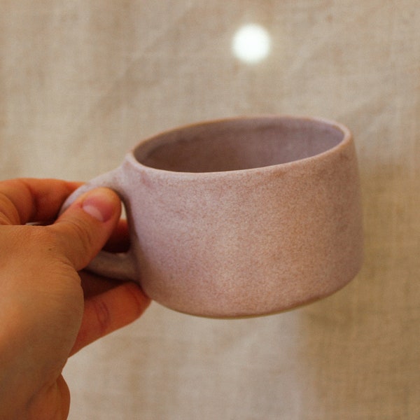 TASSE ROSE MATTE avec anse la fée ceramique, tasse minimaliste, tasse à café, tasse originale, tasse fait main, tasse avec motifs