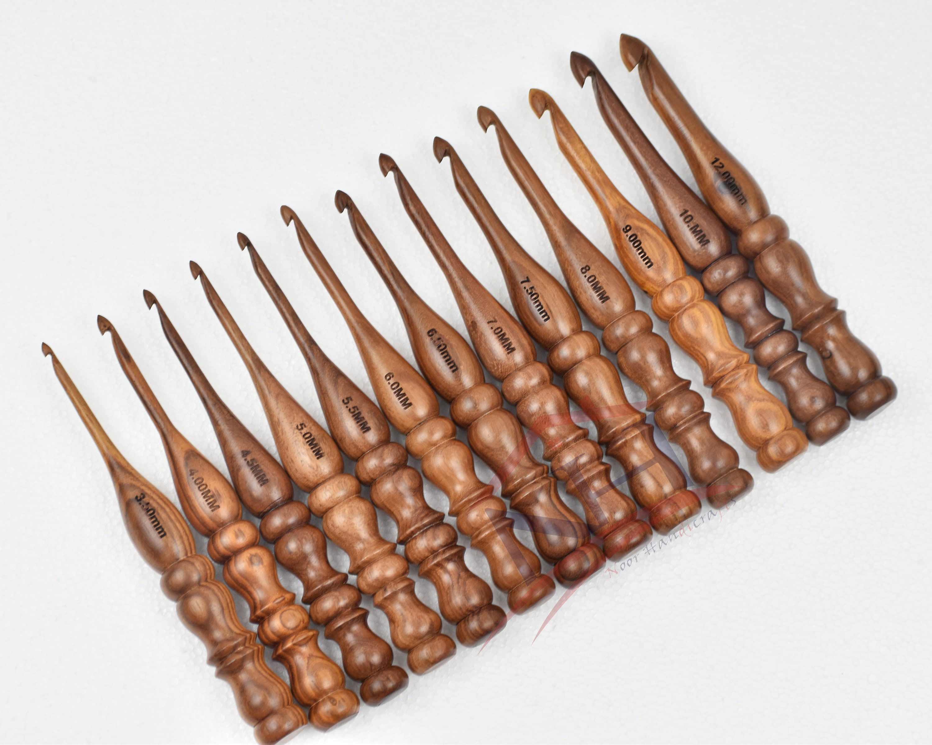 Wooden Crochet Hooks Set of 13 Set 3.5mm to 16mm Natural Hand