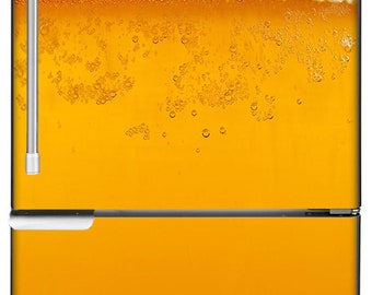 Pode incluir: Uma porta de geladeira com um gráfico de um copo de cerveja com uma espessa cabeça de espuma.
