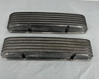 Cal Custom Staggered 55-59 SB Chevy Aluminum Finned Valve Covers 40-1000 Vintage