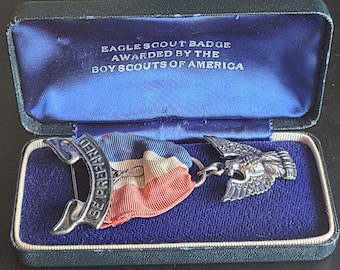 Vintage 1950s Eagle Scout Boy Scouts Rank Badge Medal & Case BSA Pin Award 50s