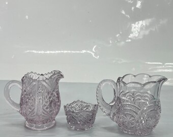 Juego de 3 jarras pequeñas de vidrio prensado vintage con diseño de abanico de McKee