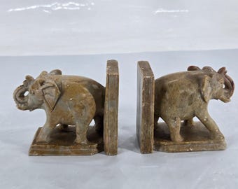 Juego de sujetalibros de mármol tallado en bruto con forma de elefantes vintage.