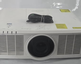 Panasonic PT-mz670 LCD Projector... 8471HR