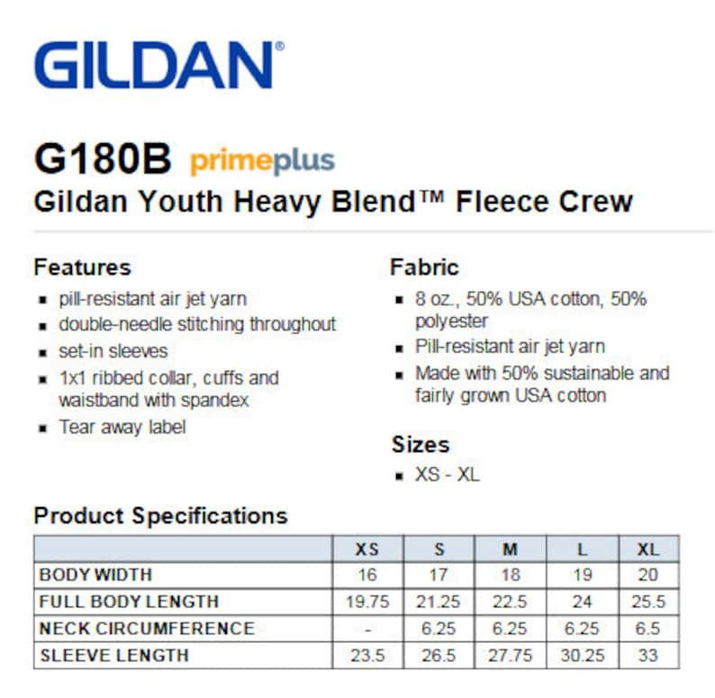 Op de afbeelding: Gildan Youth Heavy Blend Fleece Crew, een maattabel met afmetingen in inches voor de breedte van het lichaam, de totale lengte van het lichaam, de nek omtrek en de mouwlengte voor de maten XS, S, M, L en XL.