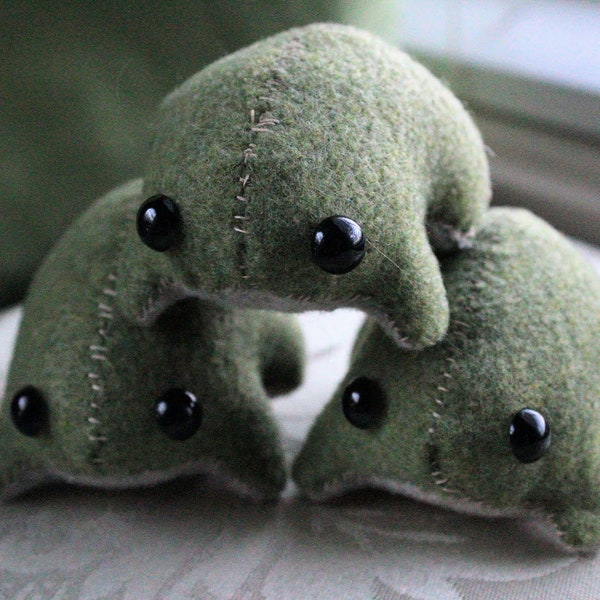 Peluches crapaud d'aspect vintage en feutre