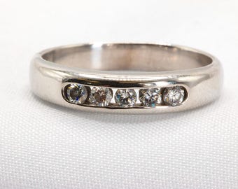 18K White Gold 0.20CT Diamond Channel Wedding Band