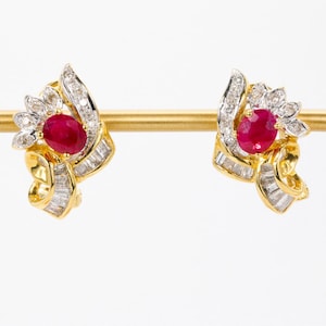 Vintage örhängen med rubiner och diamanter i 18k gult guld
