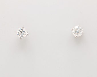 Boucles d'oreilles en or blanc 14 carats et diamants de 0,80 carat