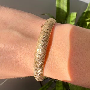 Vintage 14k Yellow Gold 8.2mm Textured Bangle