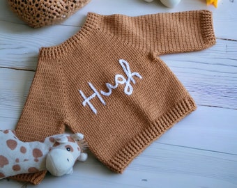 Pull personnalisé brodé à la main pour bébé, pull prénom pour bébé, pull personnalisé pour bébé et tout-petit en tricot à la main, pull pour bébé en tricot, cadeau nouveau-né