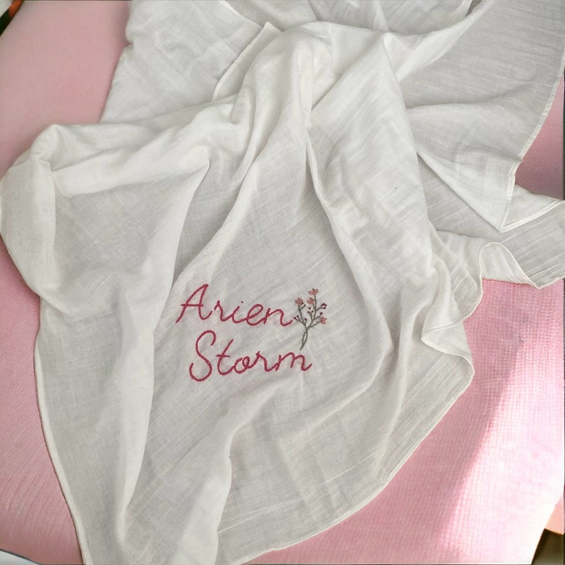 Personalized Hand Embroidered Baby Swaddle Baby Blanket with Name-Cotton Muslin Gift for Baby, Mothers Day Gift zdjęcie 4