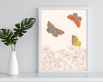 Puede incluir: Una impresión enmarcada con fondo blanco que presenta tres mariposas y un dibujo lineal de flores de cosmos rosas. Las mariposas son naranja, amarilla y marrón.