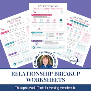 Op de afbeelding: Drie witte werkbladen getiteld Understanding Relationship Breakups, Processing The Pain en Healing and Moving Forward. De pagina's bevatten roze en blauwe tekst, iconen en invulbare secties. Een ronde foto van een vrouw is inbegrepen.