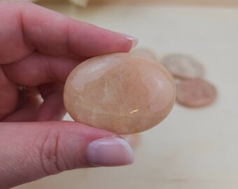 One (1) Cream Moonstone Worry Stone Palmstone Peach Moonstone Polished Moonstone Cabochon for Her Moonstone Palm Stone Pocket Stone