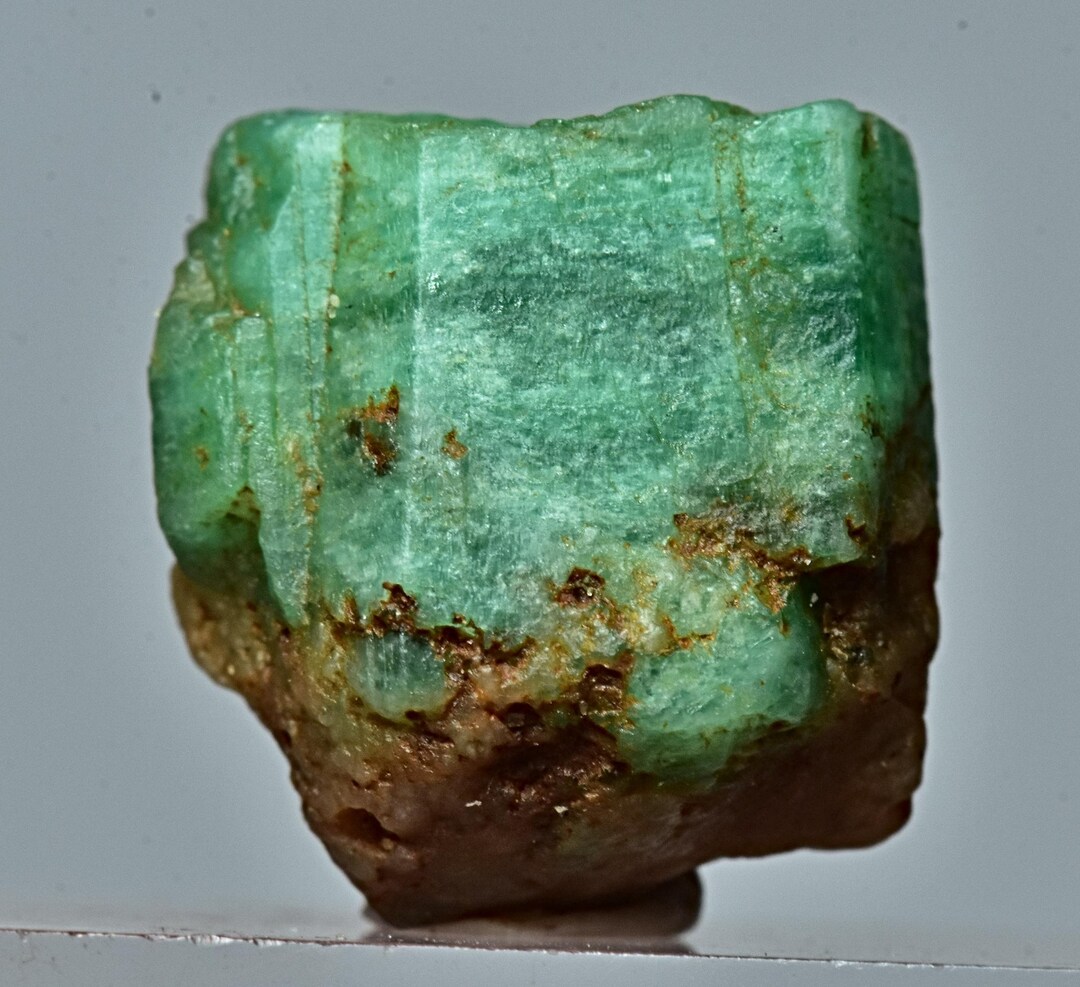 アフガニスタン パンジシール産エメラルド結晶標本 17.40 カラット