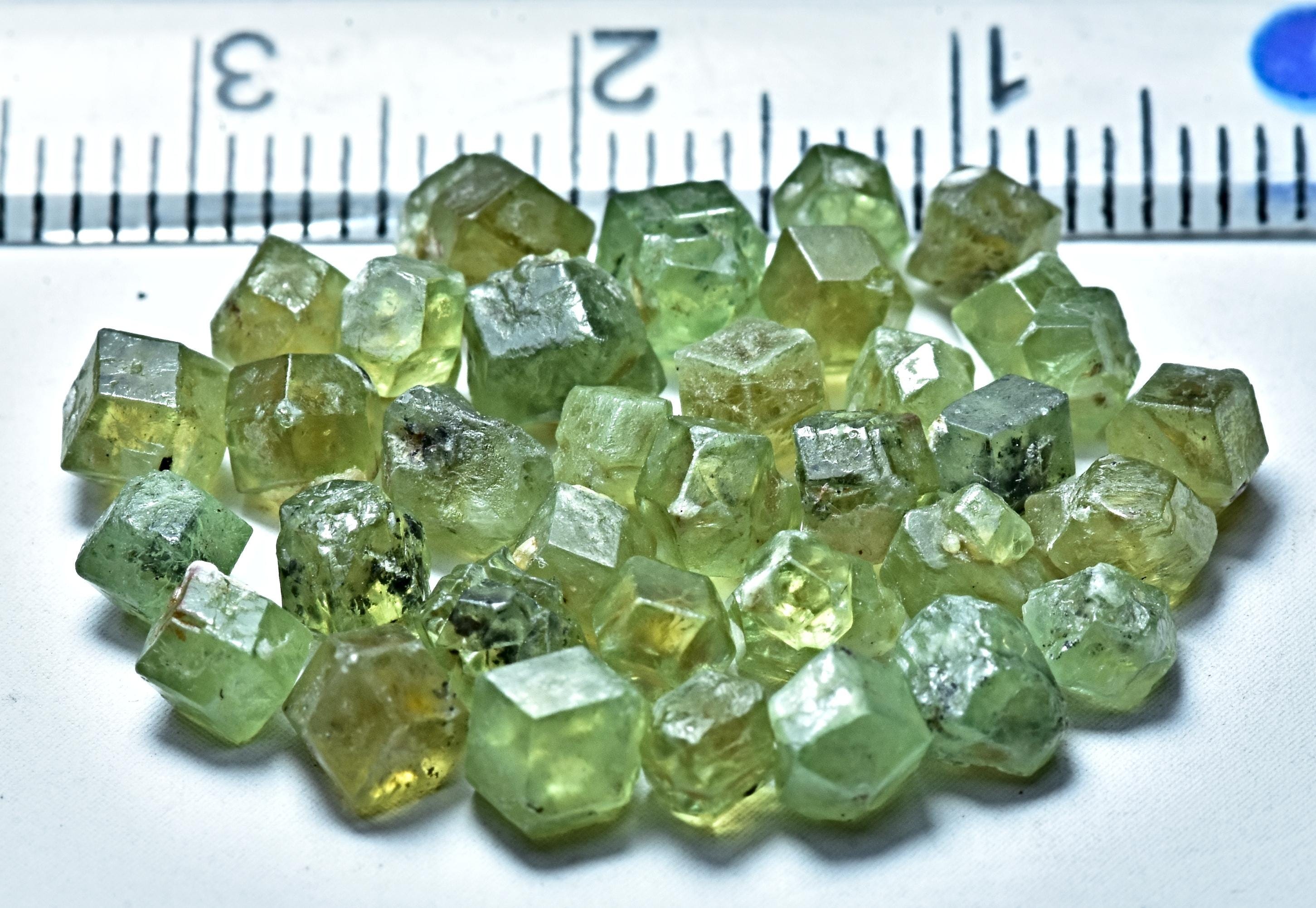 希少なグリーンデマントイドガーネット結晶ロット 19 カラット - Etsy 日本