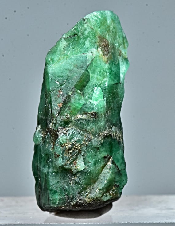 アフガニスタン パンジシール産 31 カラット 天然のユニークな