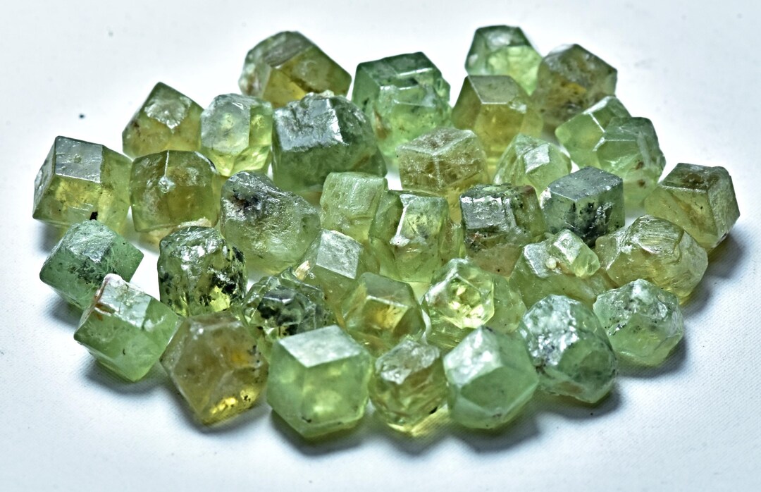 希少なグリーンデマントイドガーネット結晶ロット 19 カラット - Etsy 日本