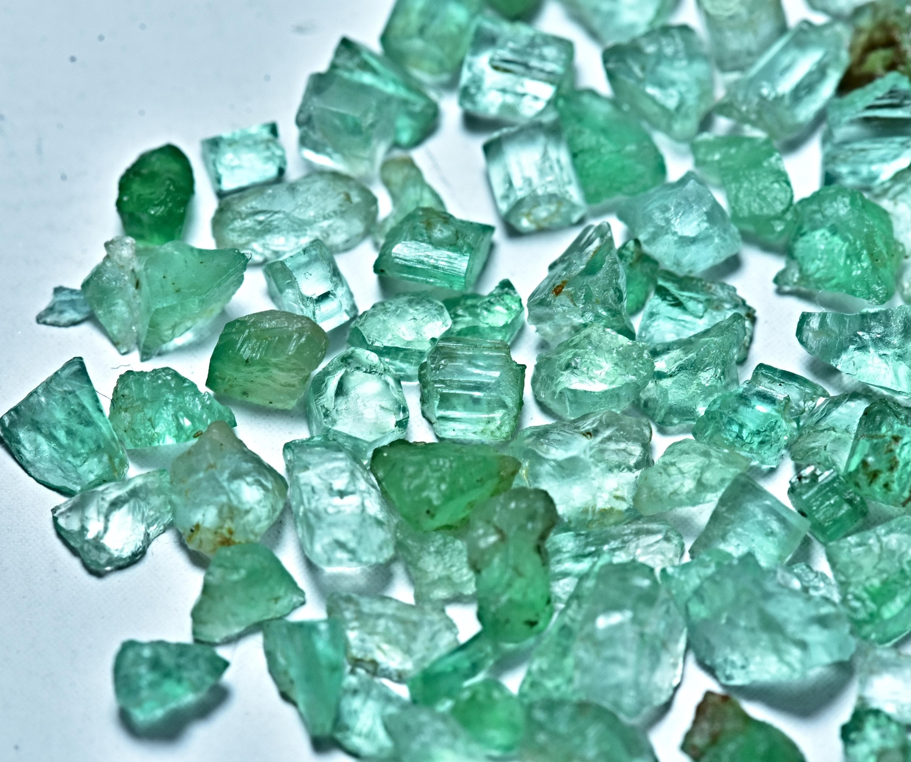 アフガニスタン パンジシール産天然エメラルド原石 10 カラット - Etsy