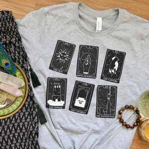 Tarot Karte Shirt, Mystisches Mond Shirt, Geschenke für Sie, Witchy Shirt, Boho, Grafik T Shirt, Valentinstag Geschenk, Tarot Deck