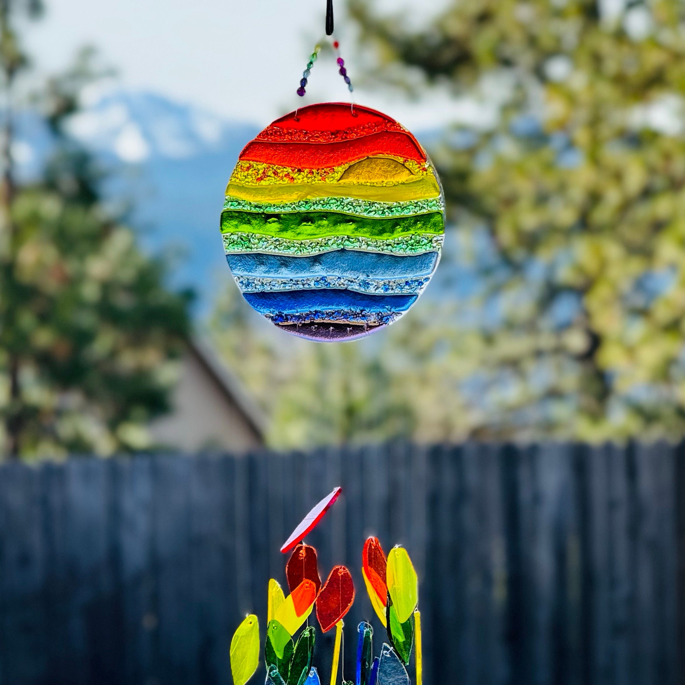 Campanello A Vento In Vetro Colorato Con Uccelli In Metallo - Decorazione Da Esterno, Commemorativo, 55,9x36,8 Cm, Regalo Per Mamma