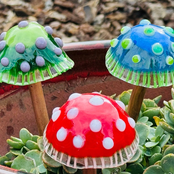 Oeuvre d'art pour le jardin, champignons en verre