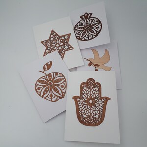Lot de 10 cartes de vœux en placage de bois véritable et papier avec icônes découpées au laser – parfait pour toute occasion.
