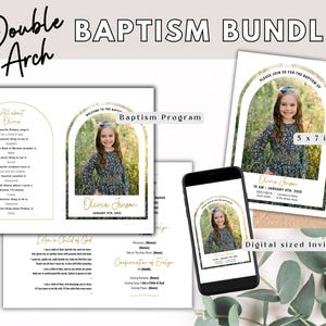 Pode incluir: Um pacote de batismo digital imprimível com um design de arco duplo. O pacote inclui um convite de 5x7, um programa e um convite de tamanho digital. Os convites apresentam uma foto de uma menina com um vestido floral com um arco dourado e vegetação.