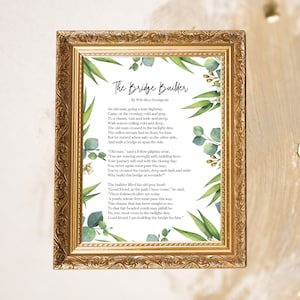 Puede incluir: Una impresión enmarcada con un fondo de acuarela de hojas de eucalipto y un fondo blanco con el poema "The Bridge Builder" de Will Allen Dromgoole. El poema cuenta la historia de un anciano que construye un puente para que un joven pueda cruzarlo.