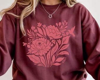 Linocut Flower Shirt Cottage Core Sweater Vintage Inspired Floral Boho Monochromatic Sweatshirt With Bee and Hummingbird