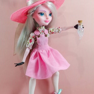 Felicity the Potions Witch | Monster High repaint | Witch | Cottagecore