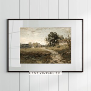 Peut inclure: Une peinture de paysage vintage encadr&eacute;e repr&eacute;sentant une sc&egrave;ne rurale avec une ferme, des arbres et un chemin de terre menant au loin. La peinture est dans des tons de brun, de vert et de gris, ce qui lui donne un aspect rustique et nostalgique. Le cadre est noir et a un design simple.