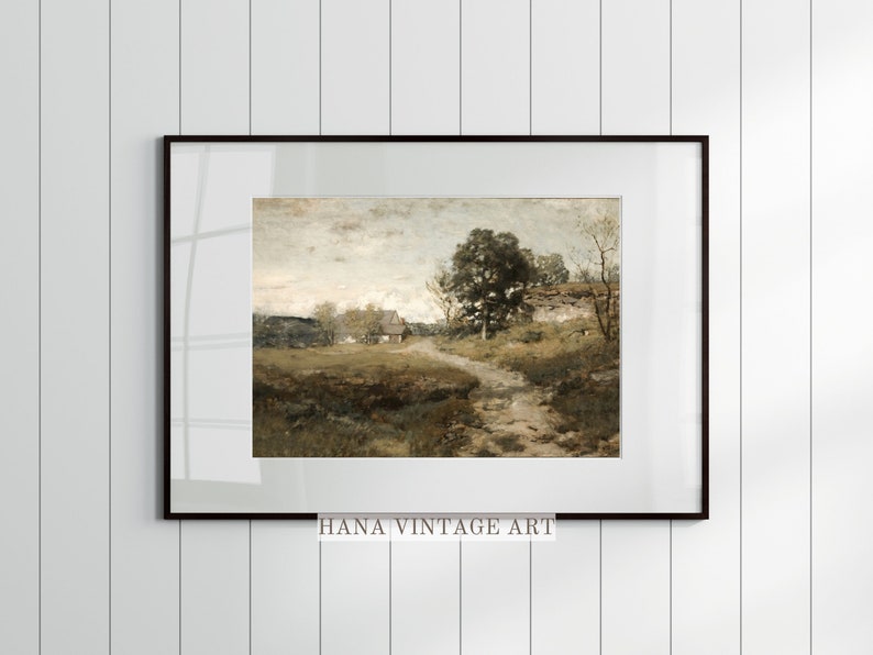 Peut inclure: Une peinture de paysage vintage encadr&eacute;e repr&eacute;sentant une sc&egrave;ne rurale avec une ferme, des arbres et un chemin de terre menant au loin. La peinture est dans des tons de brun, de vert et de gris, ce qui lui donne un aspect rustique et nostalgique. Le cadre est noir et a un design simple.