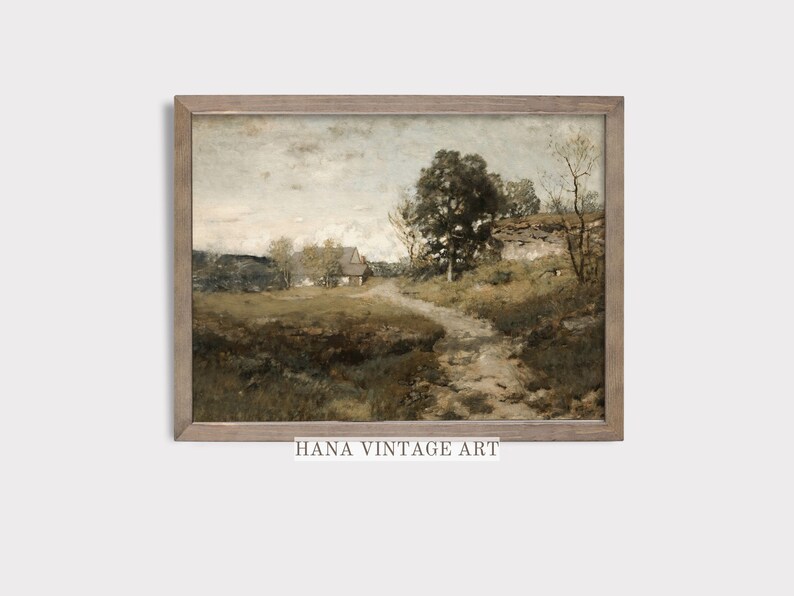 Peut inclure: Une peinture vintage repr&eacute;sentant un paysage rural avec une petite maison, des arbres et un chemin de terre menant au loin. La peinture est encadr&eacute;e dans un cadre en bois brun clair. Le texte "HANA VINTAGE ART" est imprim&eacute; sous le cadre.