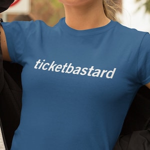Ticketbastard Unisex Softstyle T-Shirt, Lustiges Ticketmaster Tshirt, Meme Shirt, Ticketmonster, Dark Humor Konzert T-Shirt, Musik Witze, Ticket Gebühren