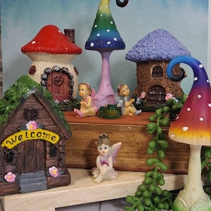 Fairy garden accessories. Cute little resin fairy pair + frog, fairy gardens, great gifts for girls, creative and imagination play.