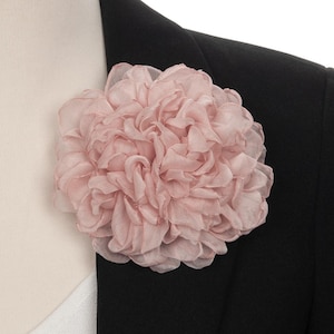 Small Handmade Powder Flower Brooch – 10 cm Fabric Floral Pin, Blush Pink Wedding Accessory, Gift for Her